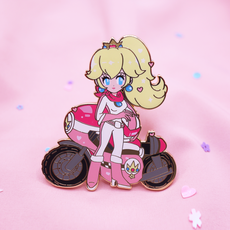 PRETTY PEACH RACER ENAMEL PIN