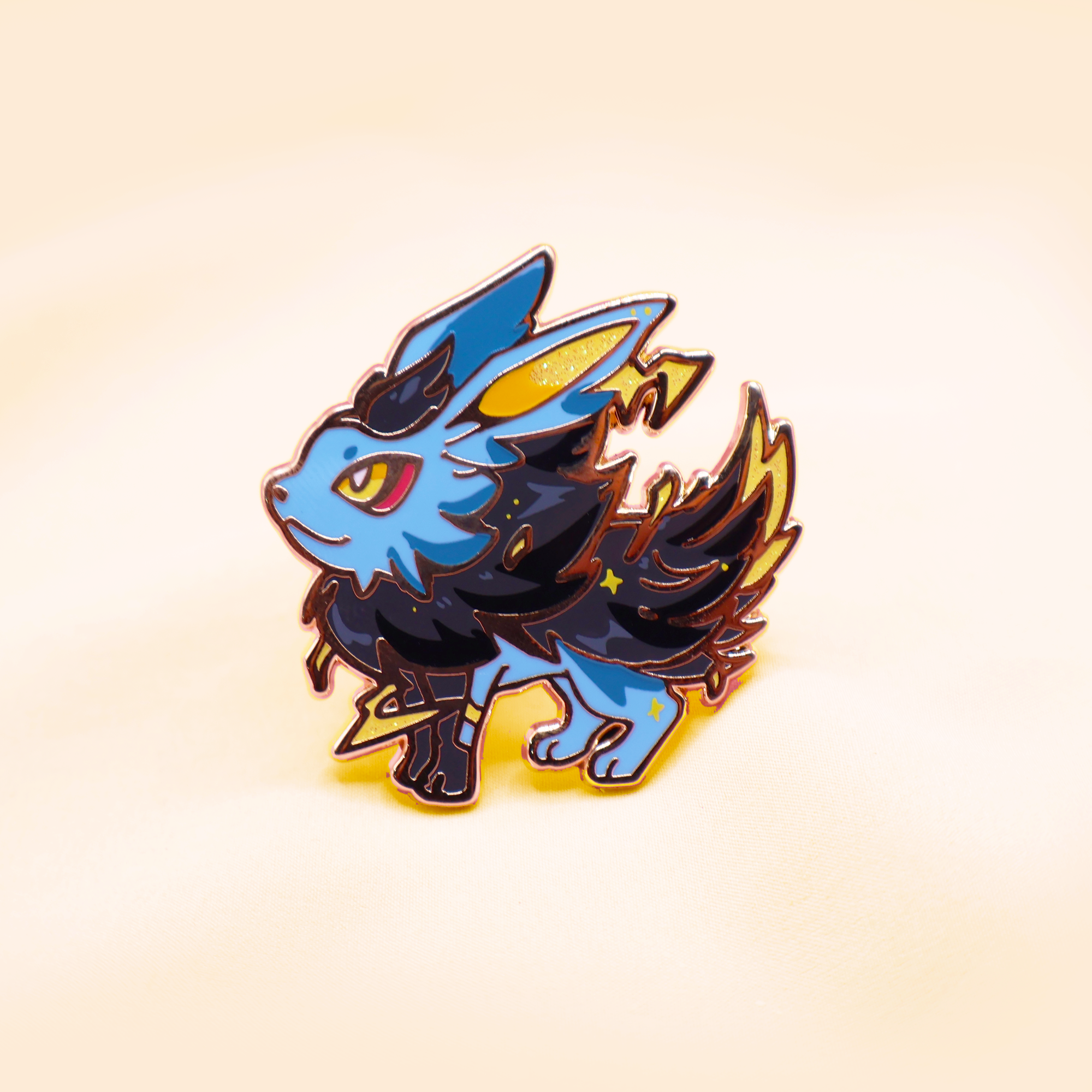 [LUX] [LUXRAY X JOLTEON] [EEVEE FUSION] ENAMEL PIN