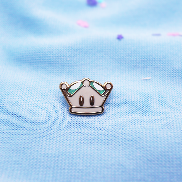 SUPER CROWN [SILVER TEAL] ENAMEL PIN